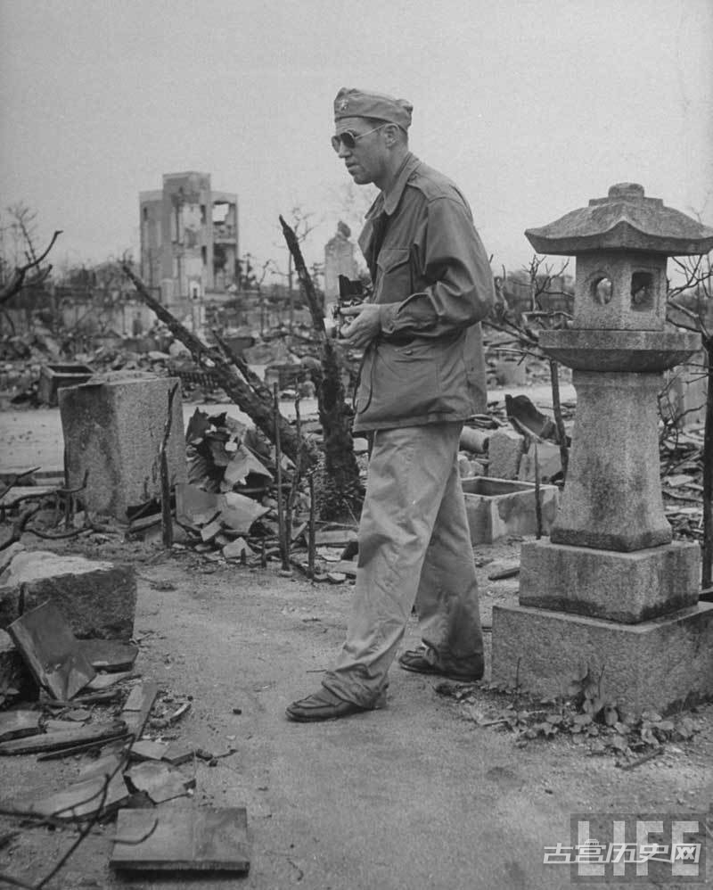 美国人拍摄1945年战败投降后的日本