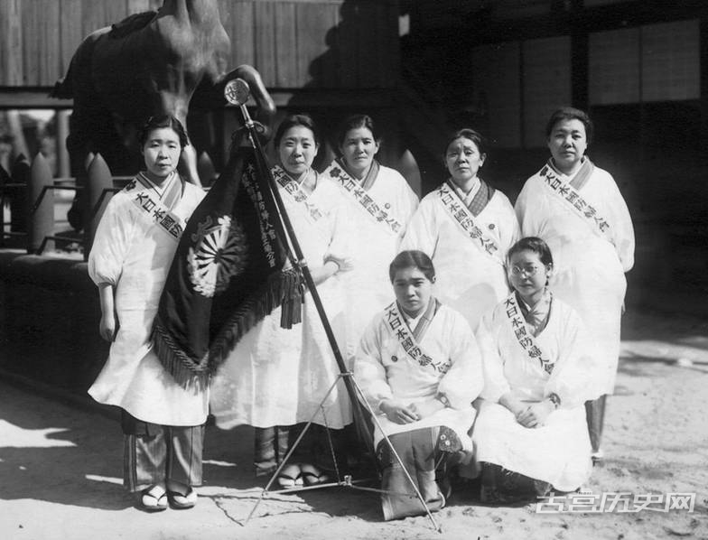 兵库县尼崎地区的“大日本国防妇女会”成员。