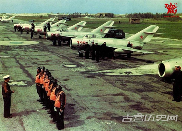 抗美援朝战争中，中美空军实力巨大悬殊，中朝军队的地面作战承受了巨大的压力。