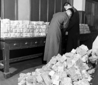 钱币一文不值：解放前通货膨胀惨景