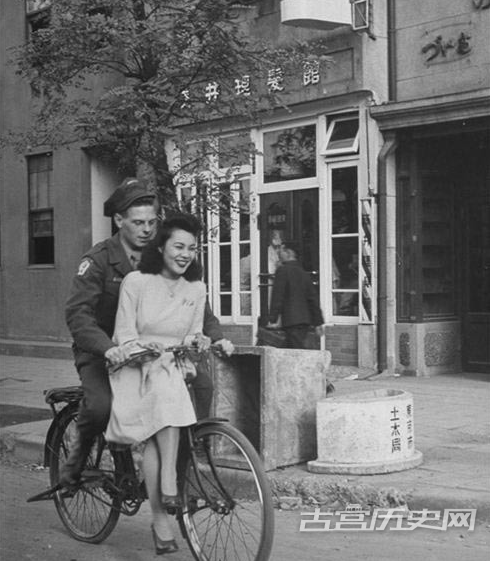 1946年，美军占领军在日本的日常生活。