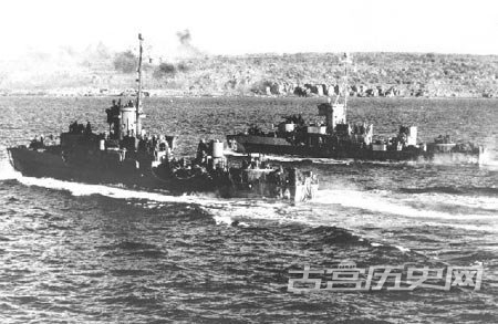 1945年2月14日，美国海军威廉·布兰迪少将率领由6艘战列舰、12艘护航航母、5艘巡洋舰、16艘驱逐舰组成的火力支援编队离开塞班岛前往硫磺岛。