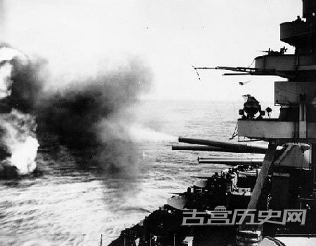美国海军少将布兰迪的火力支援编队到达硫磺岛海域，开始实施预先火力准备。所有战列舰、巡洋舰都被划分了地段，对已查明的目标逐一摧毁。