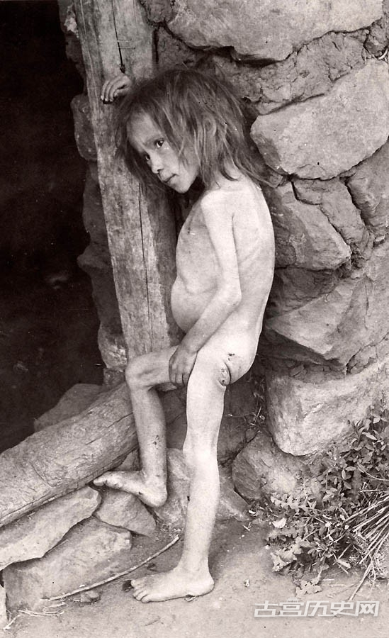 1921年苏联大饥荒及流浪儿童的惨状，为在那些苦难日子里逝去的人们祈祷。