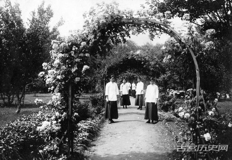 1919年，金陵女子大学的花园。