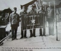 河内气氛紧张：越南人照片中的中越战争