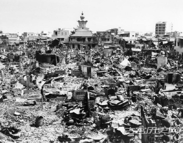 被炸毁的城市。