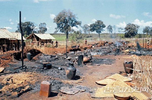 遭受战火蹂躏后的村庄。