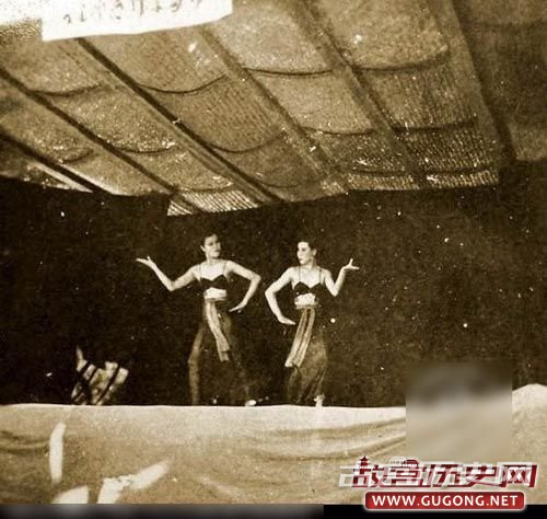 二战日本女人自愿去劳军：踊跃从妓40万