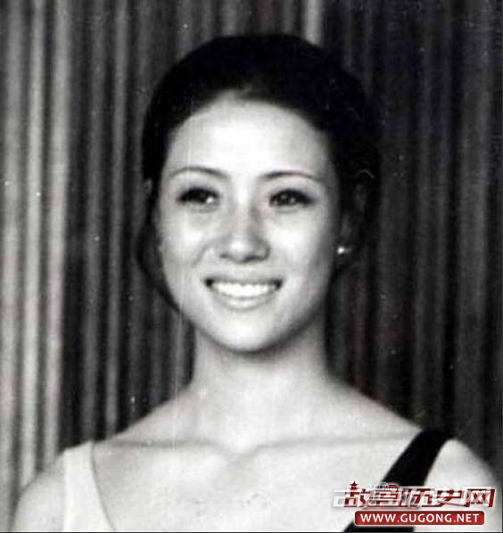 Yeon-Joo Park (1972年“韩国小姐”)。
