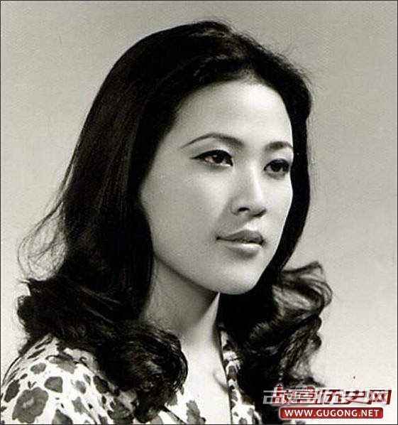 Ji-Hye Seo (1975年“韩国小姐”)。