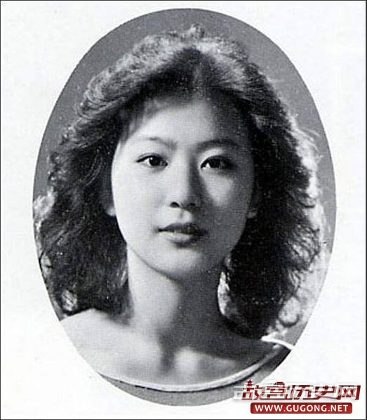 图为Sun-Hee Park (1982年“韩国小姐”)。