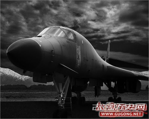 　B - 1B战略轰炸机1986年