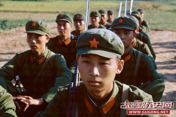南京老照片：难忘的红领章 南京军区 1973年