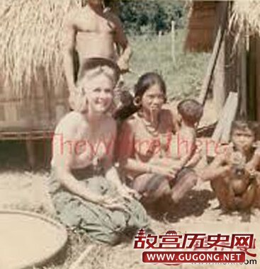 越战美国女星赤裸上身探访南越照