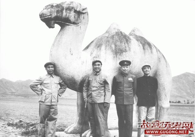 1952年，朱德、聂荣臻等游览十三陵