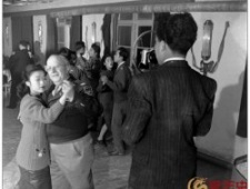 内战当头国军将领灯红酒绿照