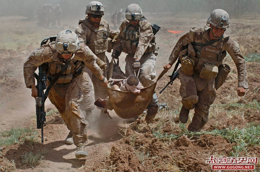 阿富汗战争旧照：死伤数万的美军