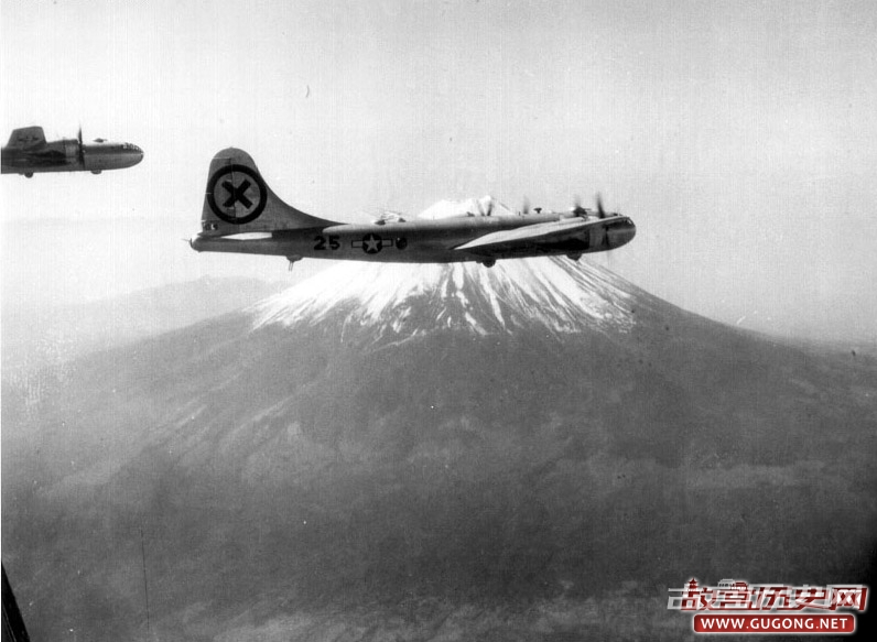 二战中被炸成“月球表面”的日本