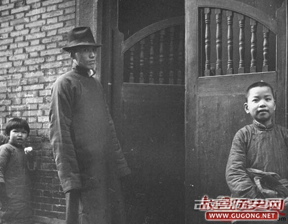 美拍1946年中国男子吸鸦片全过程