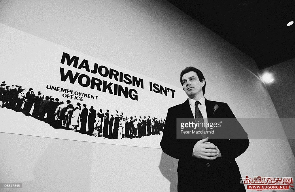 英国工党采用原始方式竞选，贴海报到处宣传