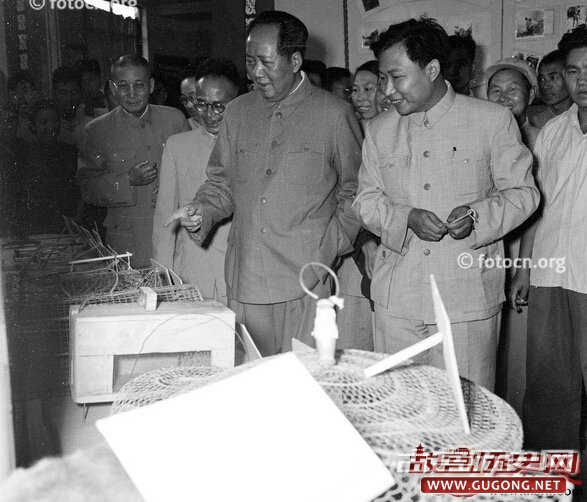 1958年毛主席视察安徽