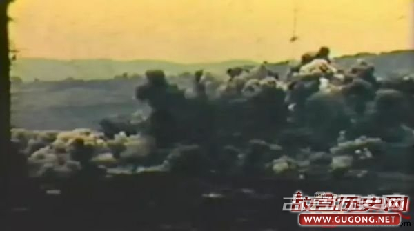 重庆大轰炸珍贵影像披露：百架日机密集轰炸