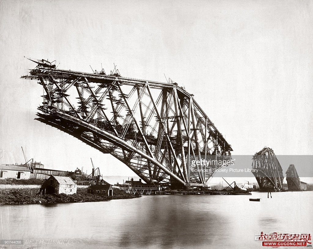 世界建筑史上的奇迹：苏格兰福斯桥的百年史