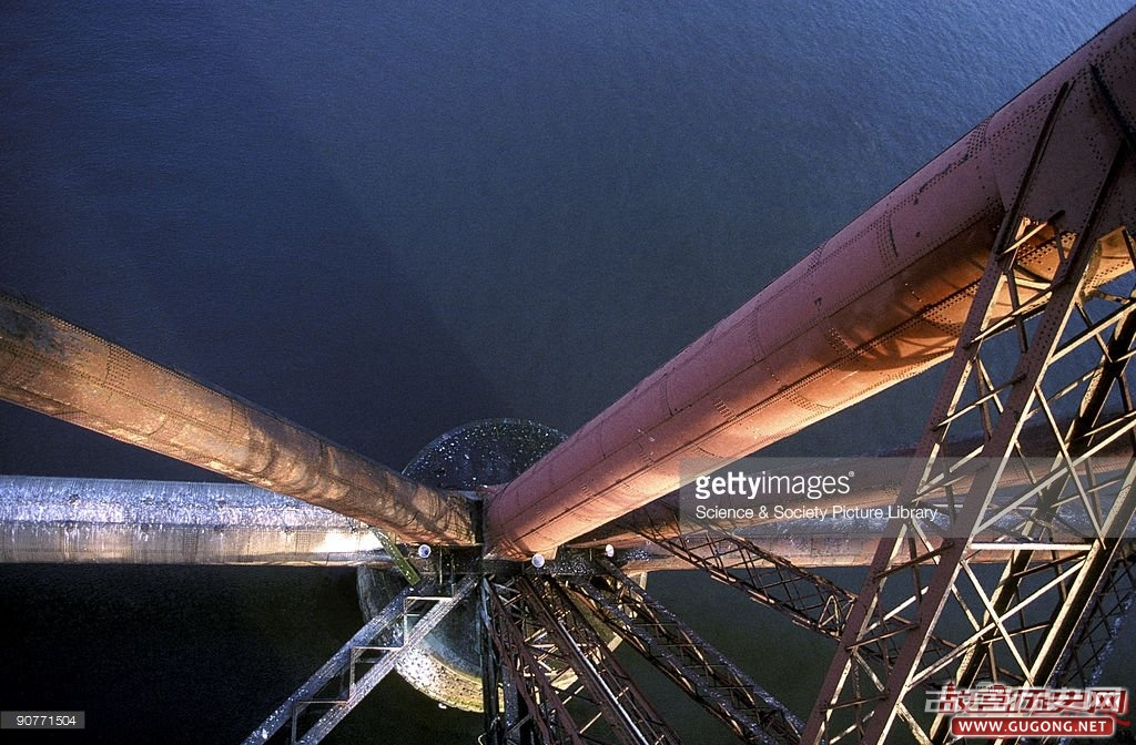 世界建筑史上的奇迹：苏格兰福斯桥的百年史