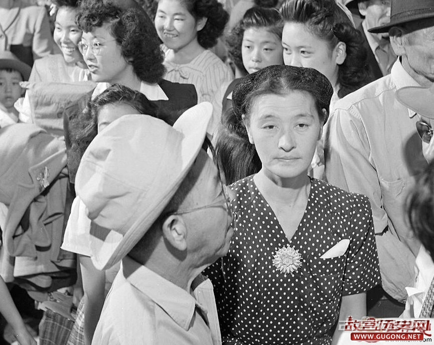 珍珠港被袭后，在美的日裔美国人被重新安置