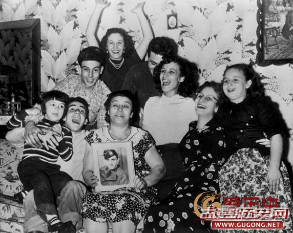 1953年朝鲜战争美军战俘归国的温馨时刻