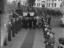 1943年蒋宋夫人为筹款到美国演说的征服之旅