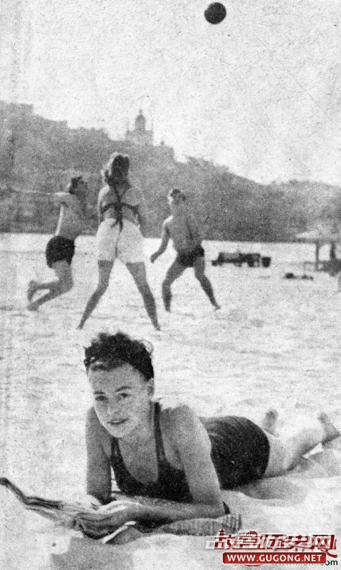 二战纳粹画报用美女在基辅的“幸福生活＂来粉饰太平