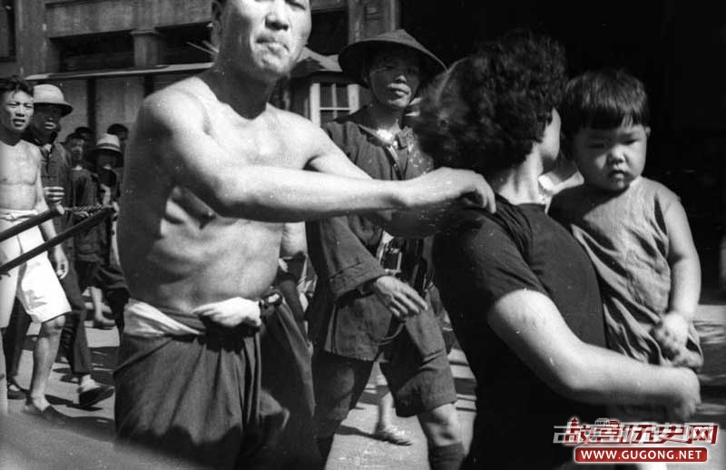 淞沪抗战中上海居民贪钱为日军做间谍