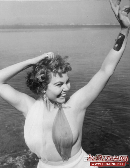 不作死,不会死：50年代嘎纳电影节裸露上身的明星丑闻