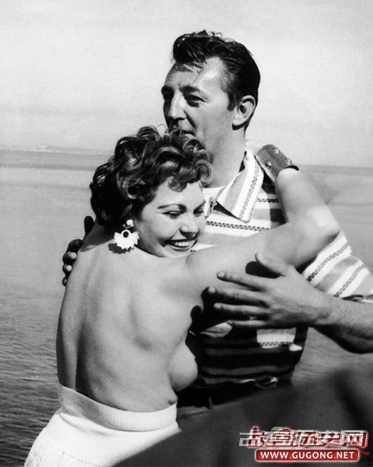 不作死,不会死：50年代嘎纳电影节裸露上身的明星丑闻