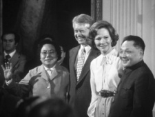 中美关系的突破点 邓小平“征服”美国之旅