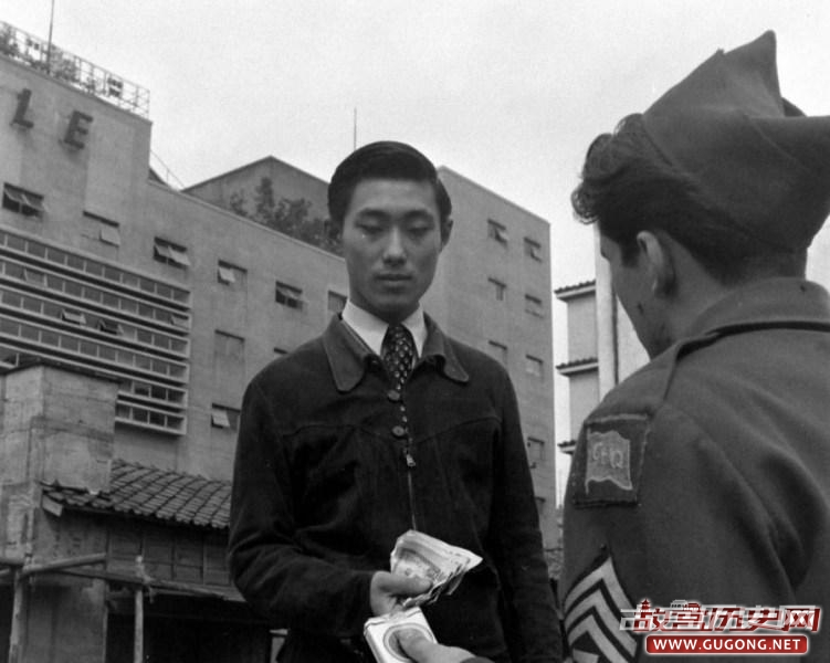 黑与白的对决：二战后黑市撑起日本