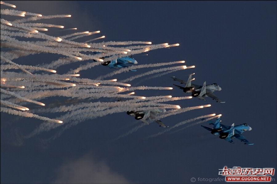 俄空军庆祝成立100周年航空展
