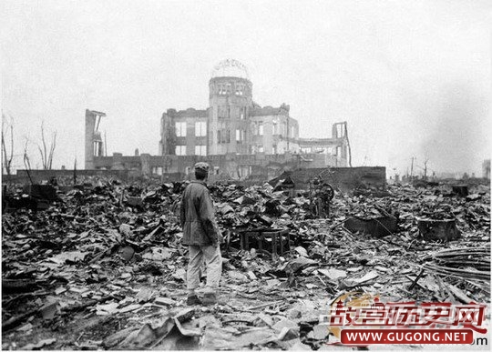 日本遭美军轰炸现场照