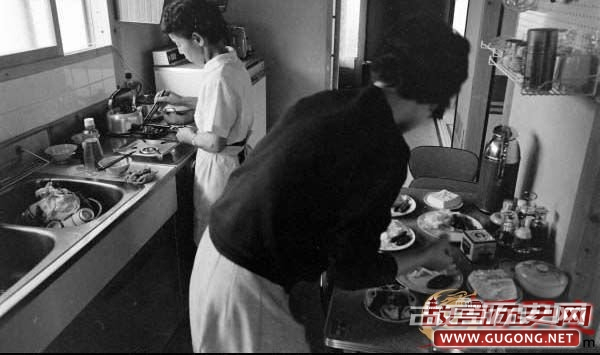 1964年一个日本松下电器普通员工下班后