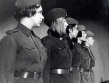 惨遭蹂躏的二战女兵