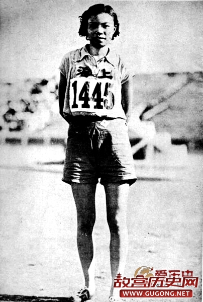 1935年第六届全运会 东北选手作孝服入场
