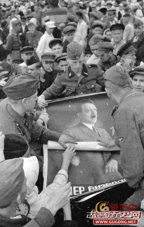纳粹在乌克兰发“伟人像”宣传欧洲一体化