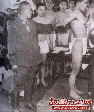 二战时期日本军部征兵体检的罕见旧照
