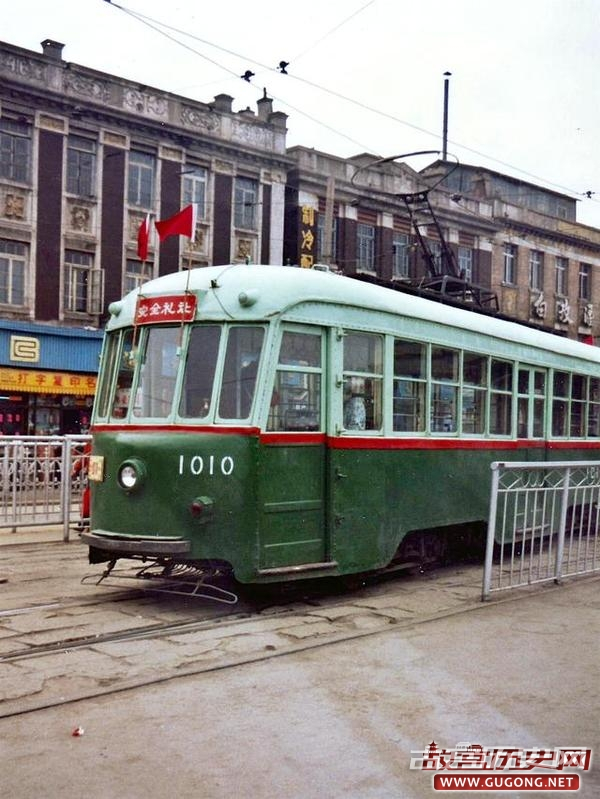 大连老照片：九十年代大连 运营百年的有轨电车