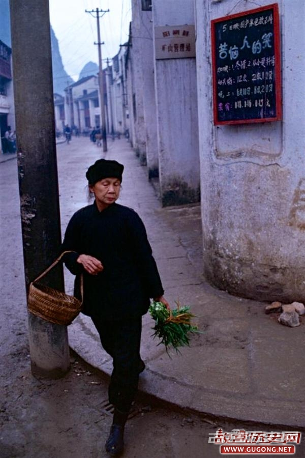 80年代老照片：1980年的阳朔县 漓江渔翁打夜火