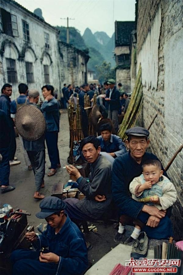 80年代老照片：1980年的阳朔县 漓江渔翁打夜火
