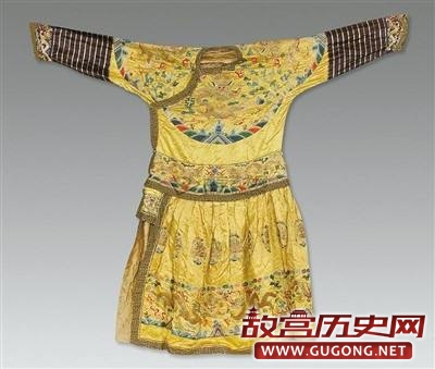 清朝皇帝的龙袍价值多少钱？
