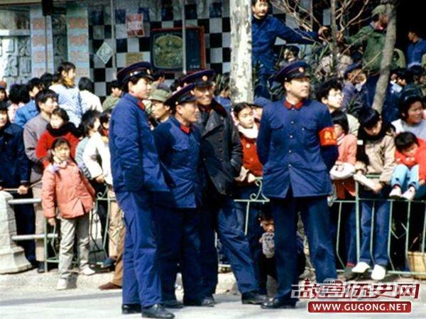 80年代老照片：简单平静的生活 1983年沪苏街拍
